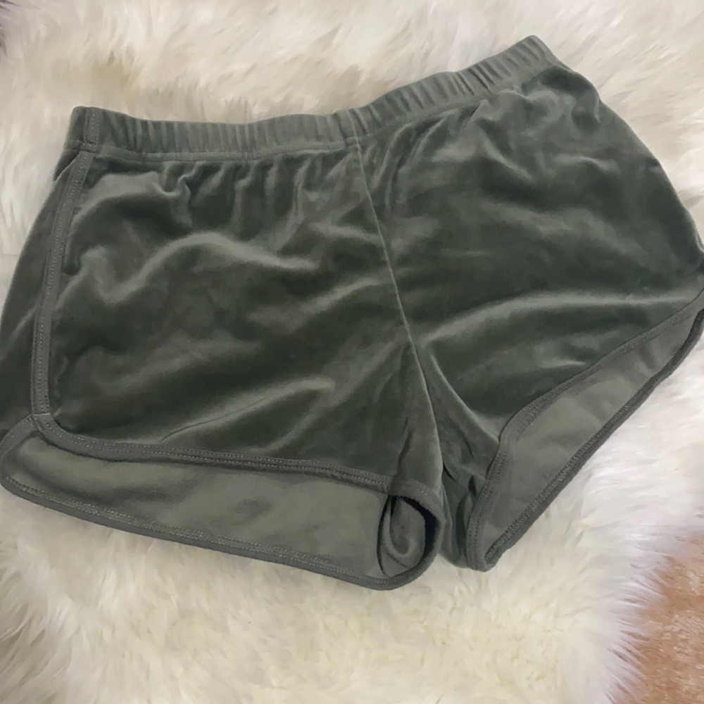 🌺 2 for 25 🌺  Hollister green booty shorts
